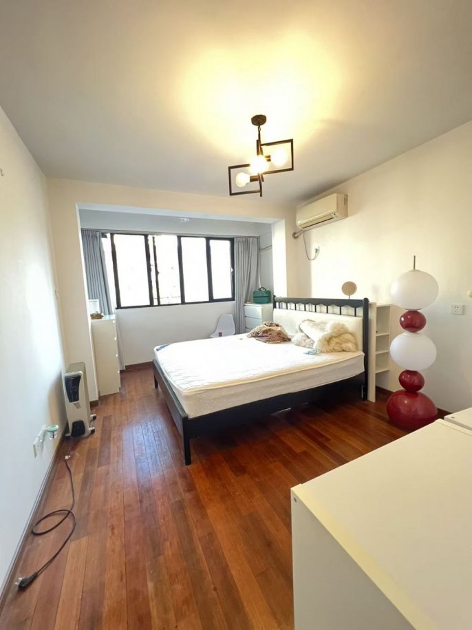 2 brs near L10/L11 jiaotong uni station