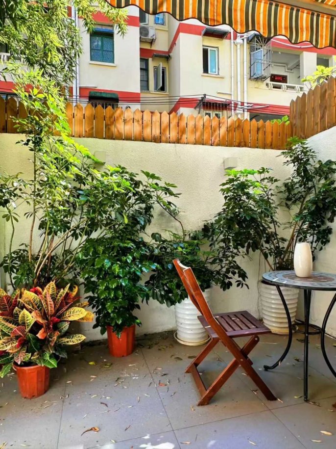 Jiangsu Rd Station 1Br with Yard Line2/11