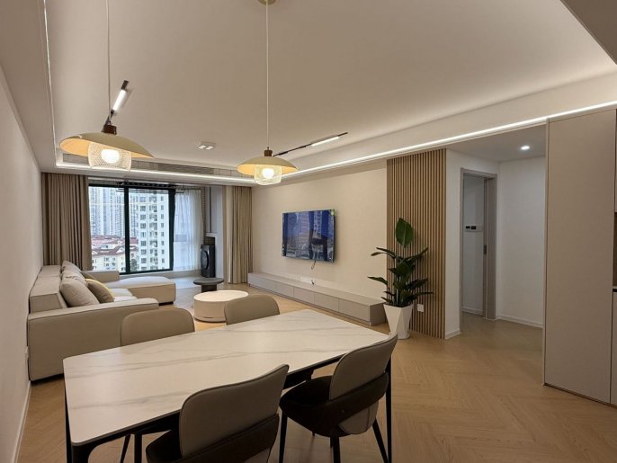 Brand new 3brs floor heating brand new furniture in Zhong shan park line 2,3,4
