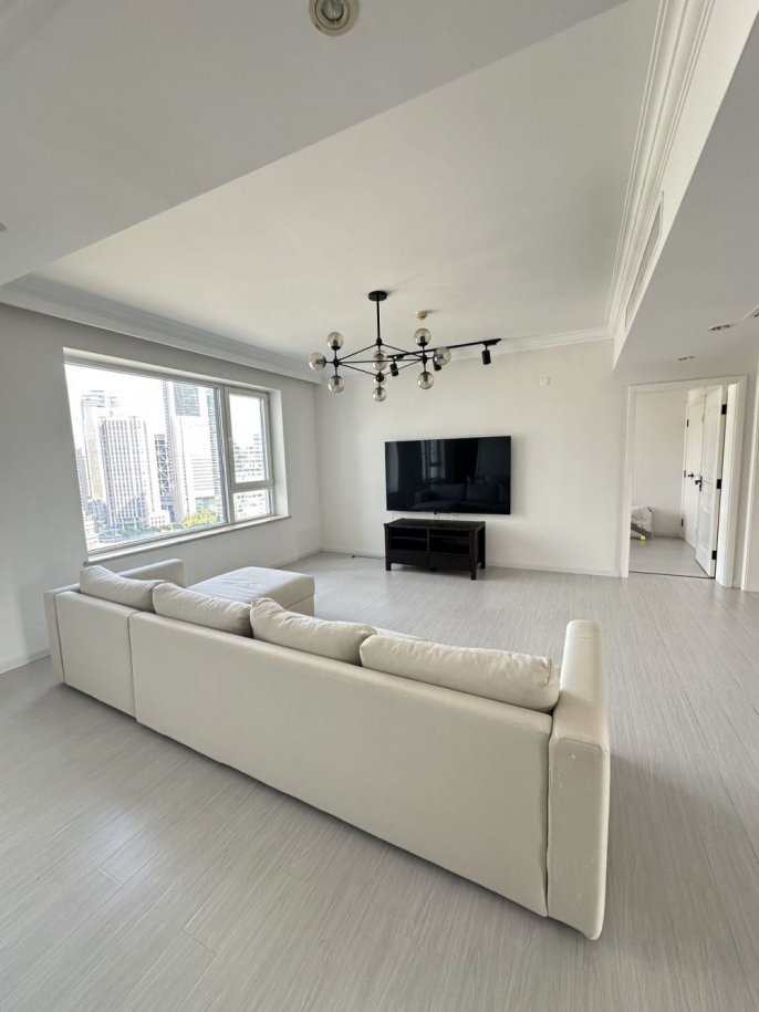 Modern big 3brs balcony nice view in top 5 compound Lujiazui Huang pu river IFC