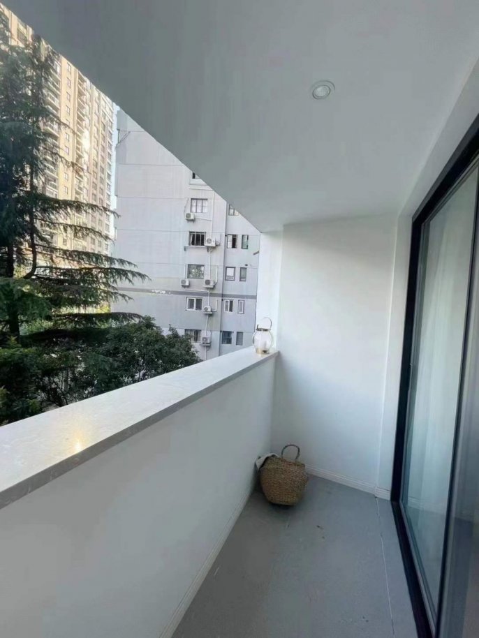 12k Nice 1Br with floor heating and open balcony Nr West Nanjing Rd.line2/12/13