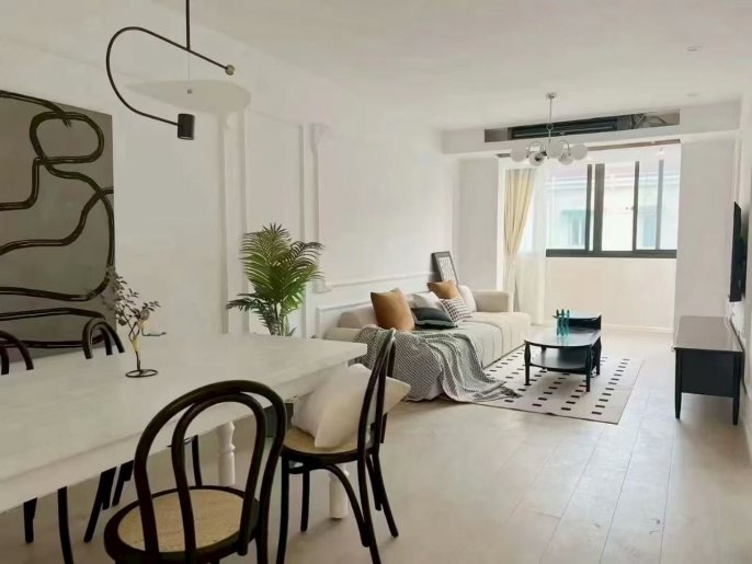 Zhongshan park station one bedroom
