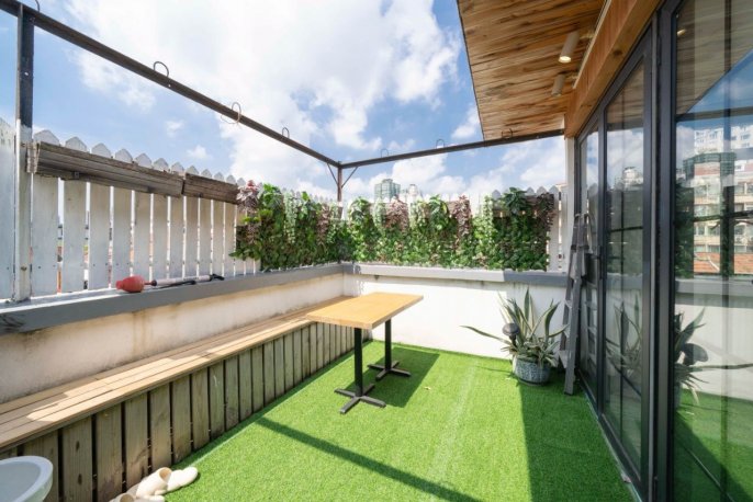 4 Brs, 3 Baths, 160 sqm with Private Terrace, Yuyuan/Zhenning rd @ Jiangsu Rd L2&11