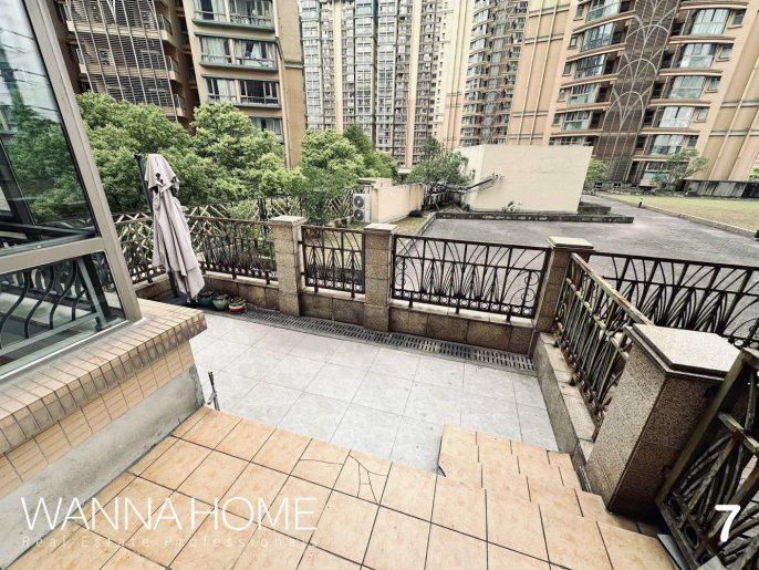 Huge Terrace/Luxury Compound/Gubei Area+Golden Street/Elevator/Large Storages/Cozy1br