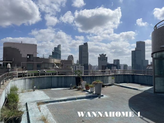 Huge Terrace+Spacious&Bright 2Bdrs 1Bath Apt+Jing'an Temple+Awesome View+Great Compound